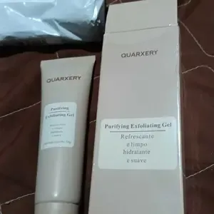 Gel esfoliante QUARXERY recebido pela cliente